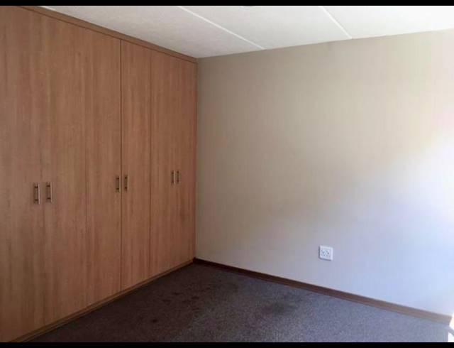 2 BEDROOM APARTMENT FOR SALE IN VANDERBIJLPARK SE 4